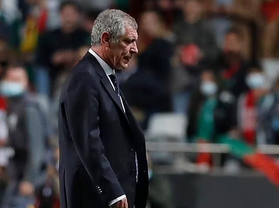 不穿内衣的瑜伽教练